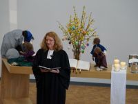 06 Pfarrerin Kirsten Emmerich freut sich